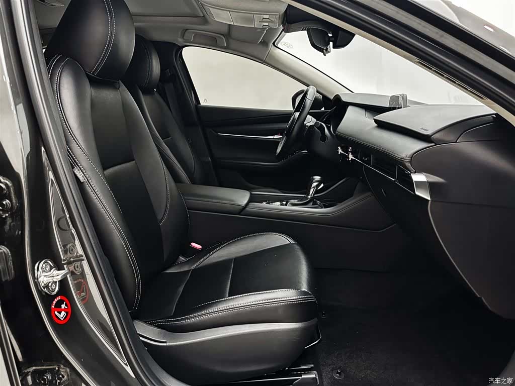 Mazda Mazda3, 2022 14