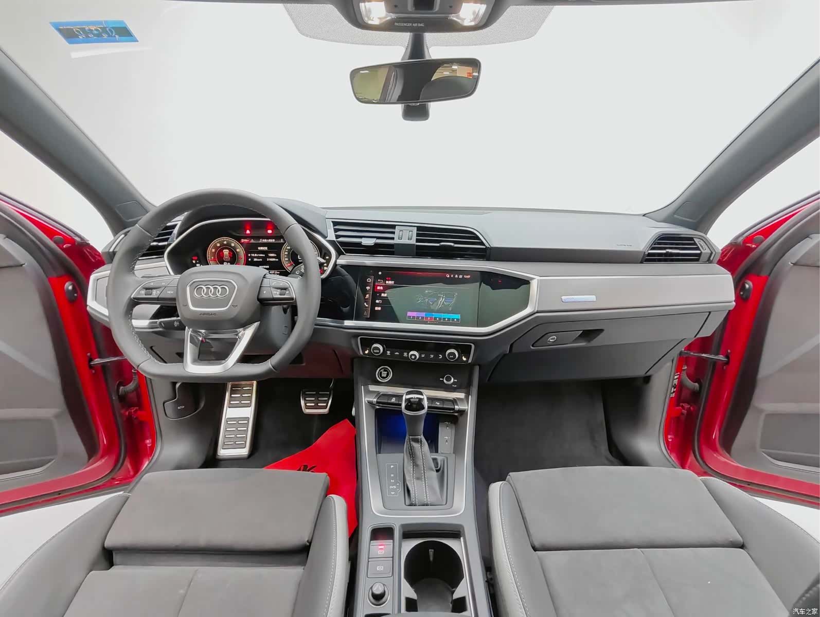 Audi Q3, 2023 13