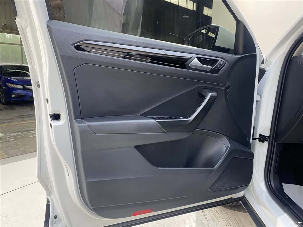 Volkswagen T-ROC, 2023 16