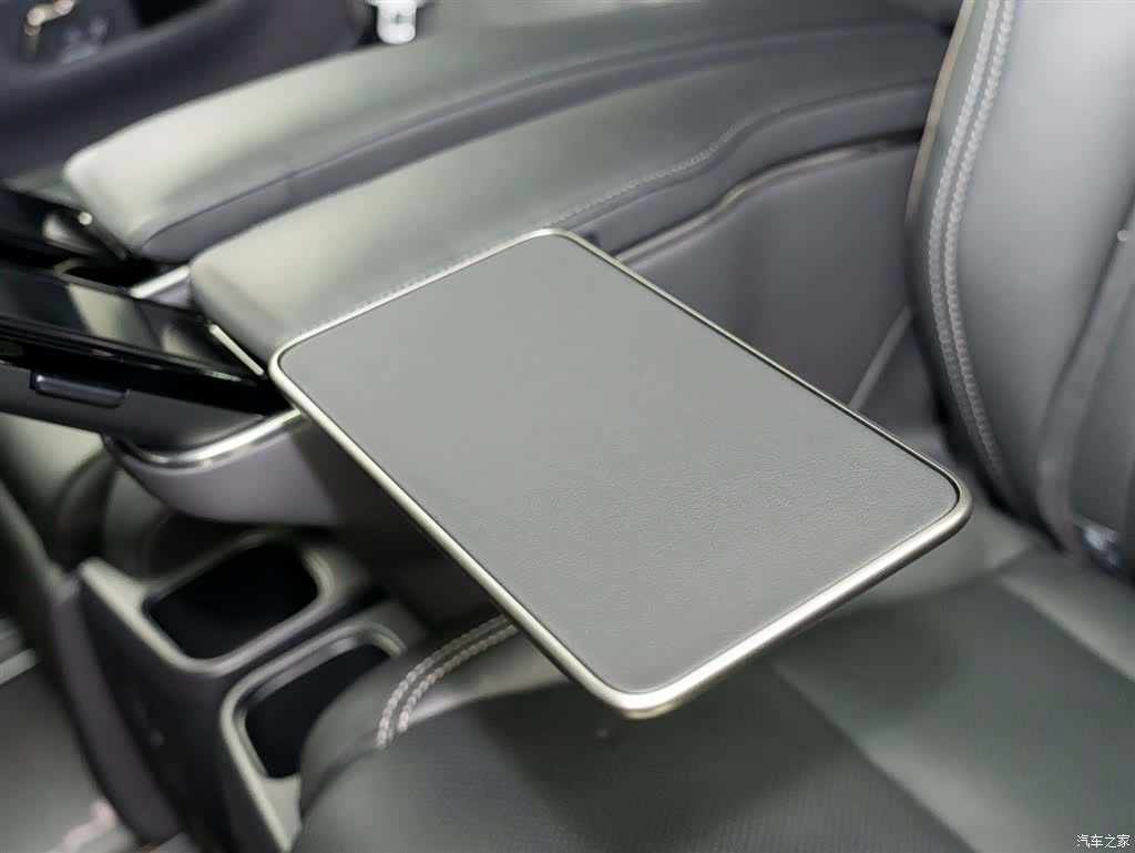 Lexus LM, 2024 10