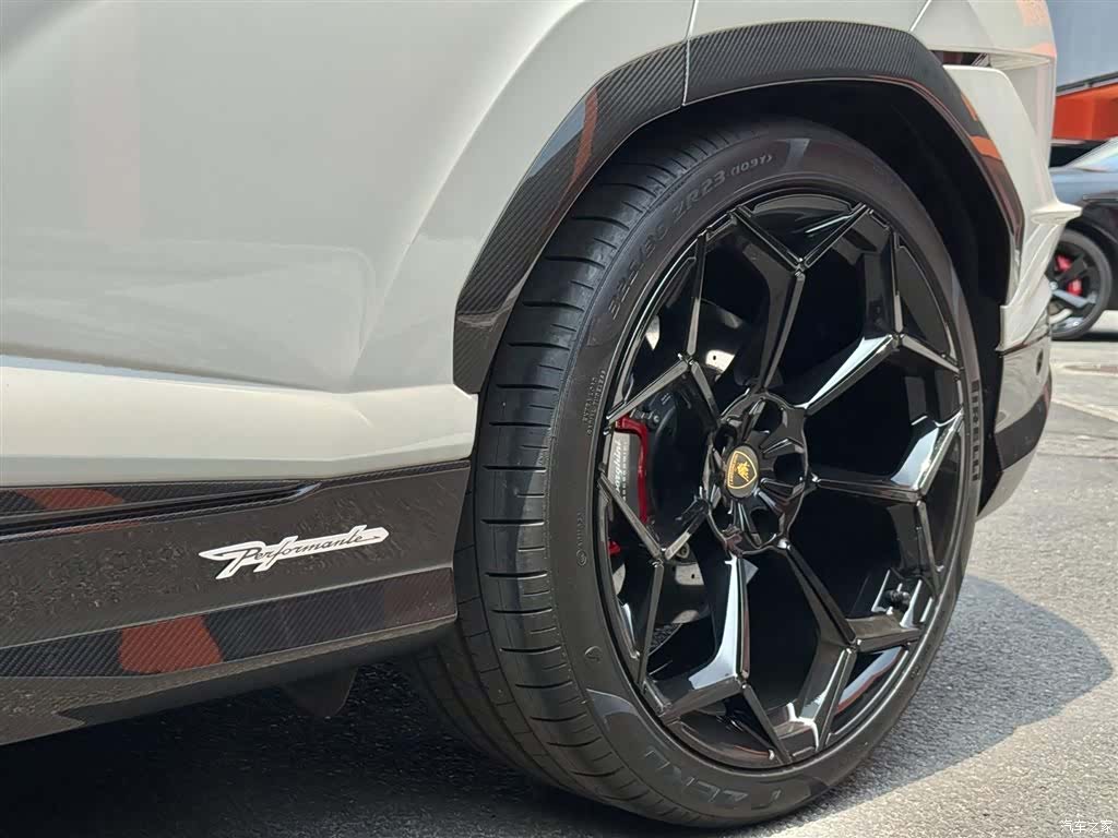 Lamborghini Urus, 2024 32