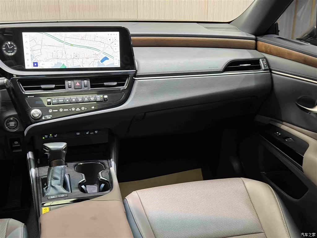 Lexus ES, 2024 24