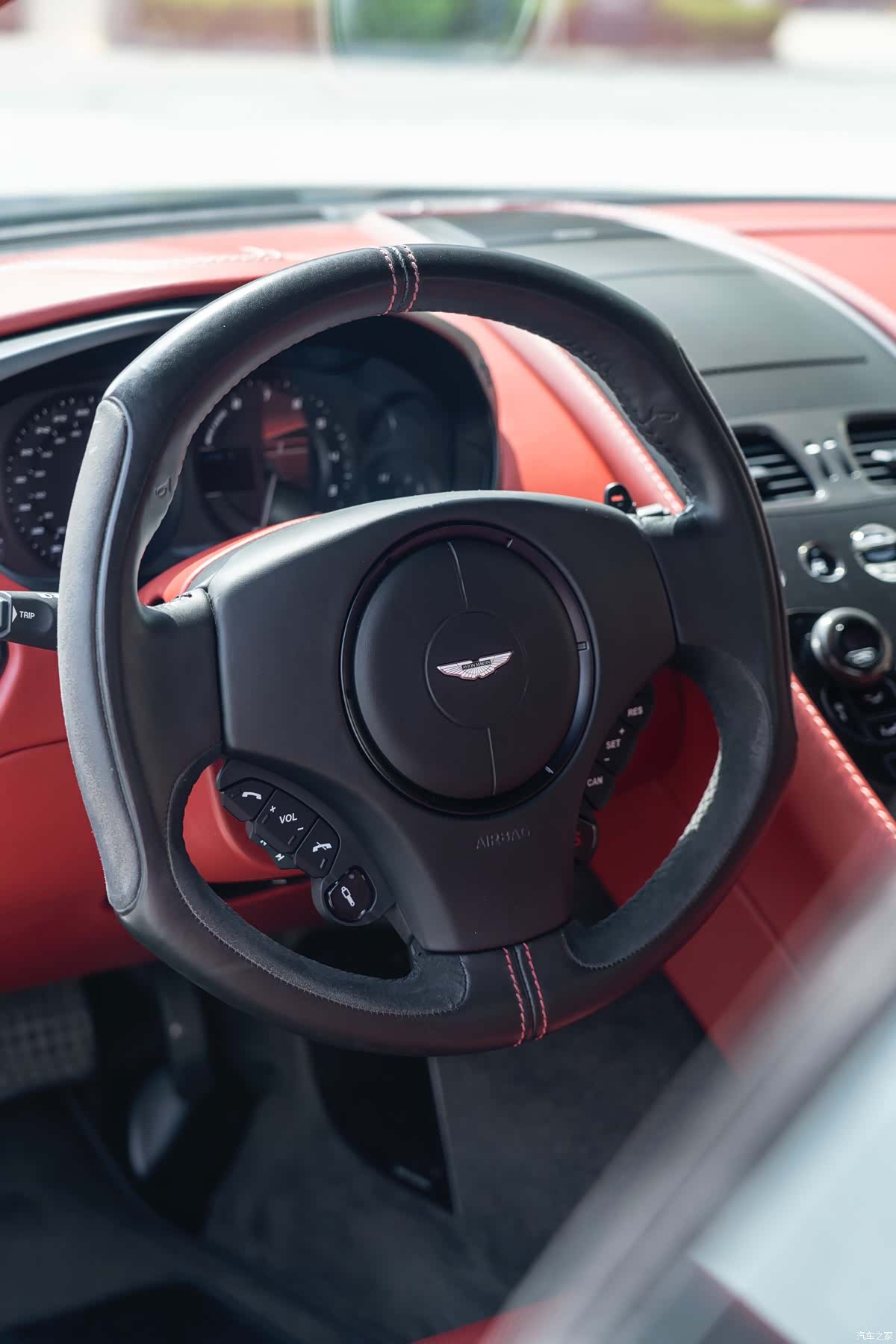 Aston Martin Vanquish, 2013 20