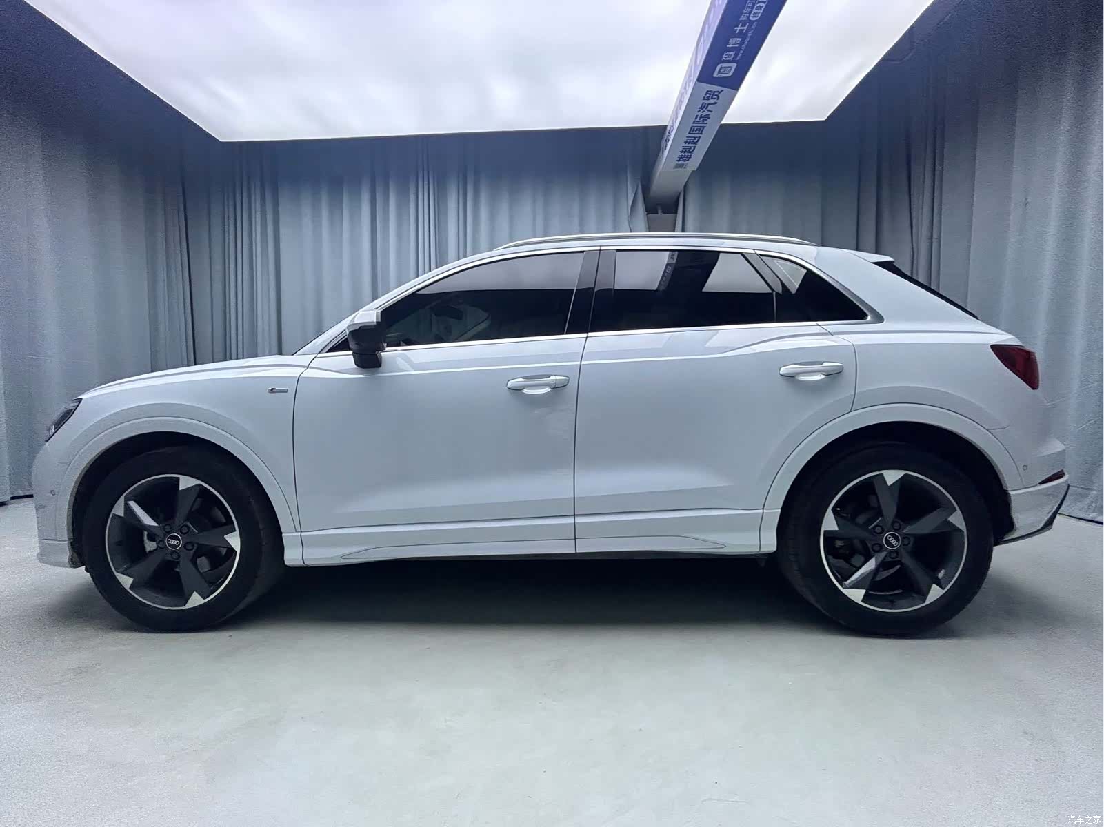 Audi Q3, 2022 4