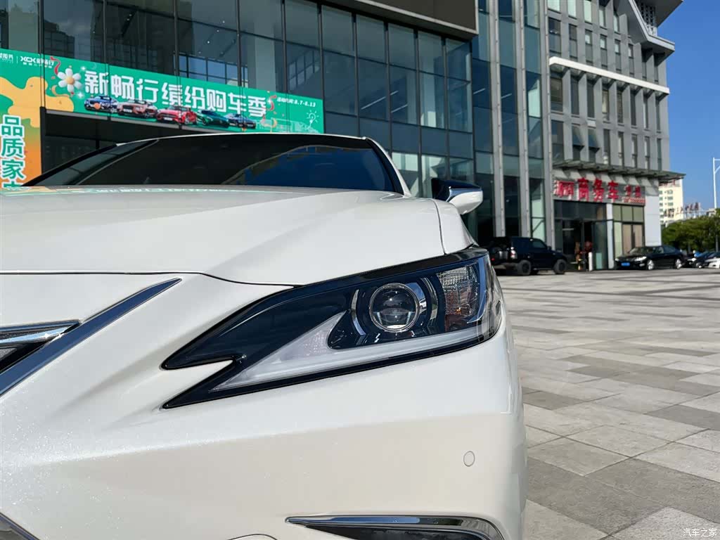 Lexus ES, 2023 9
