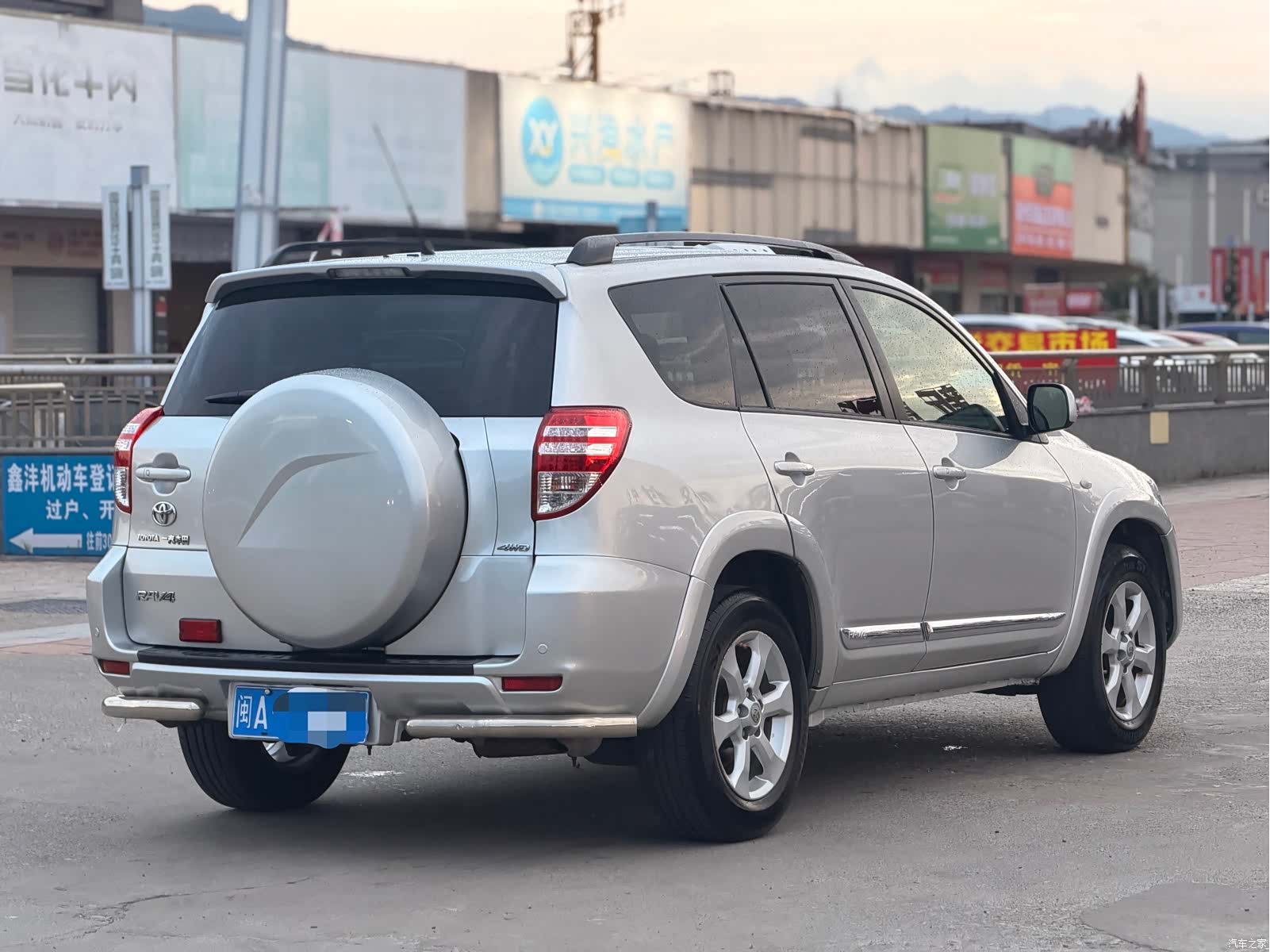 Toyota RAV4, 2009 4