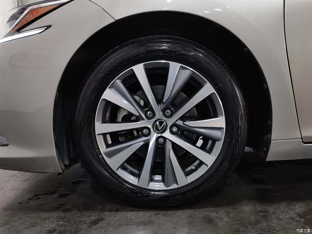 Lexus ES, 2019 17