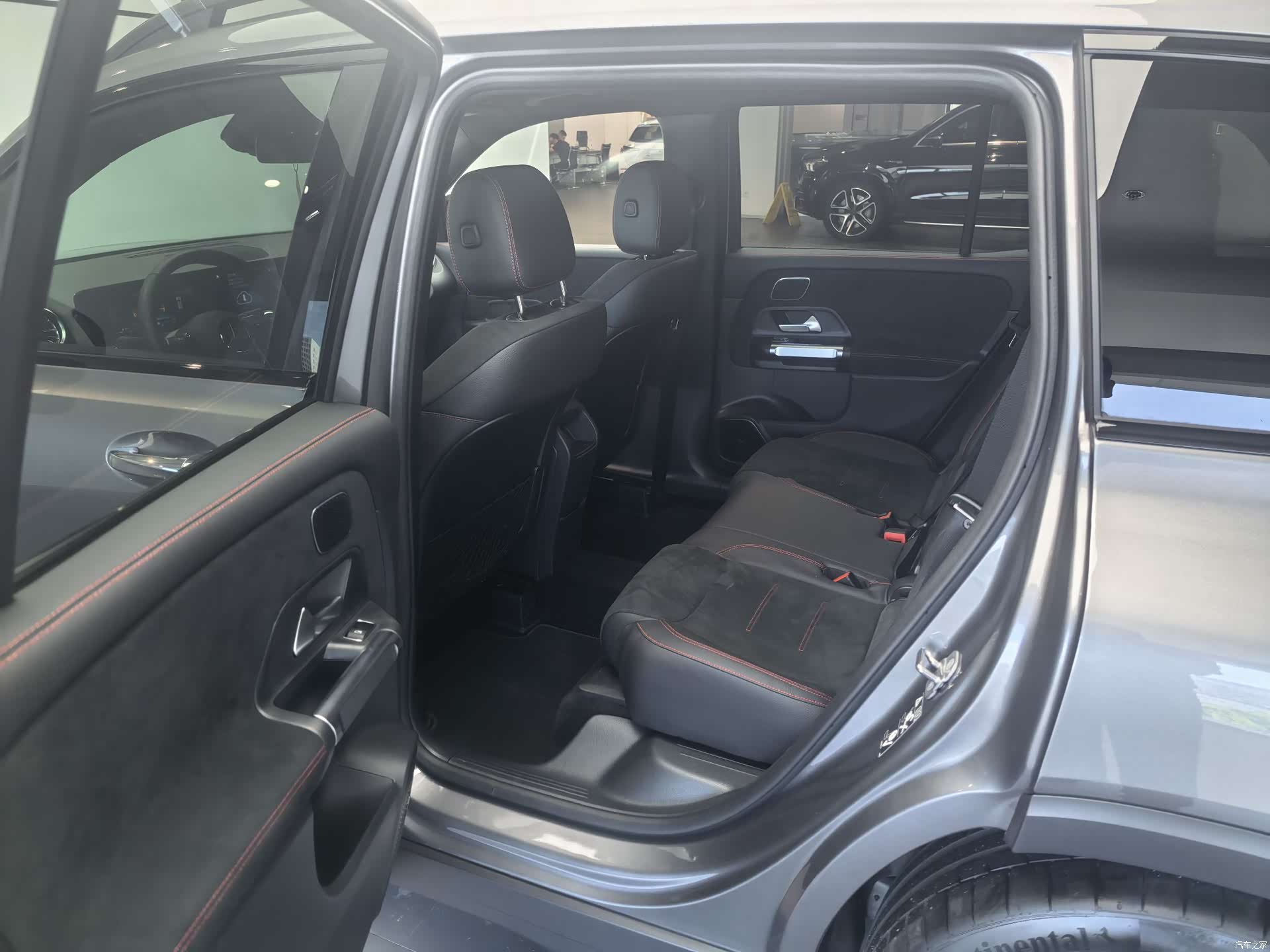 Mercedes-Benz GLB, 2025 11