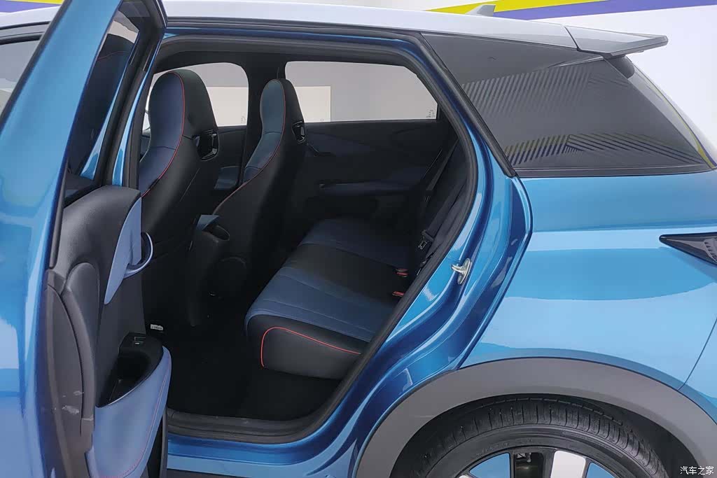BYD Dolphin, 2022 11