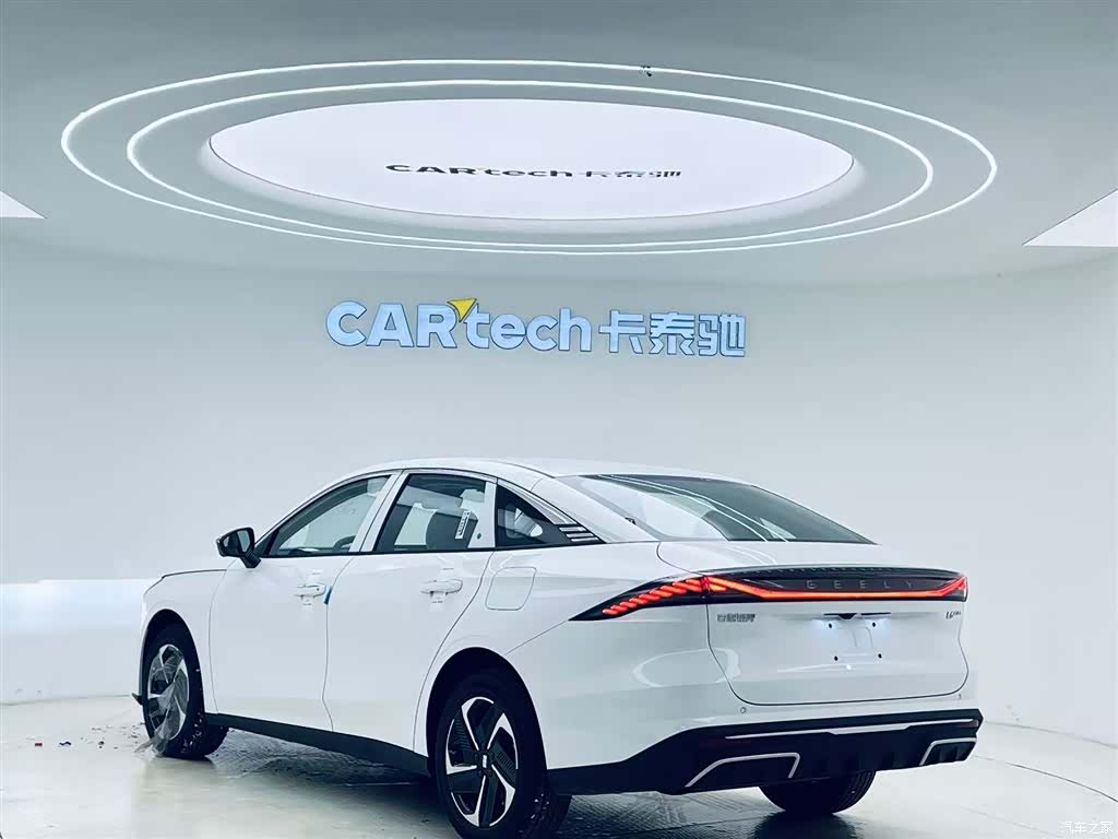 Geely Galaxy L6, 1900 7