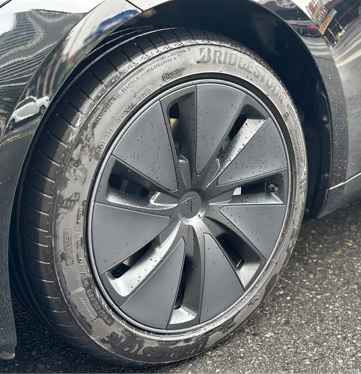 Tesla Model 3, 2025 16