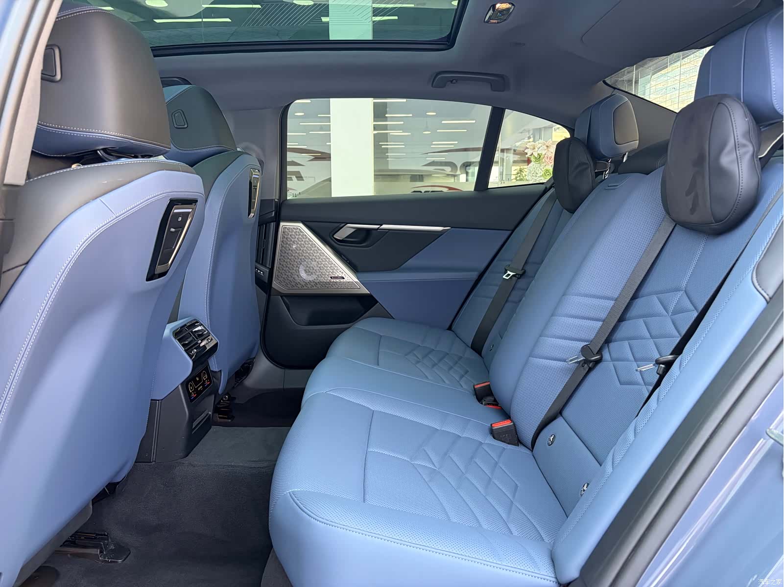 BMW 5 Series, 2024 14