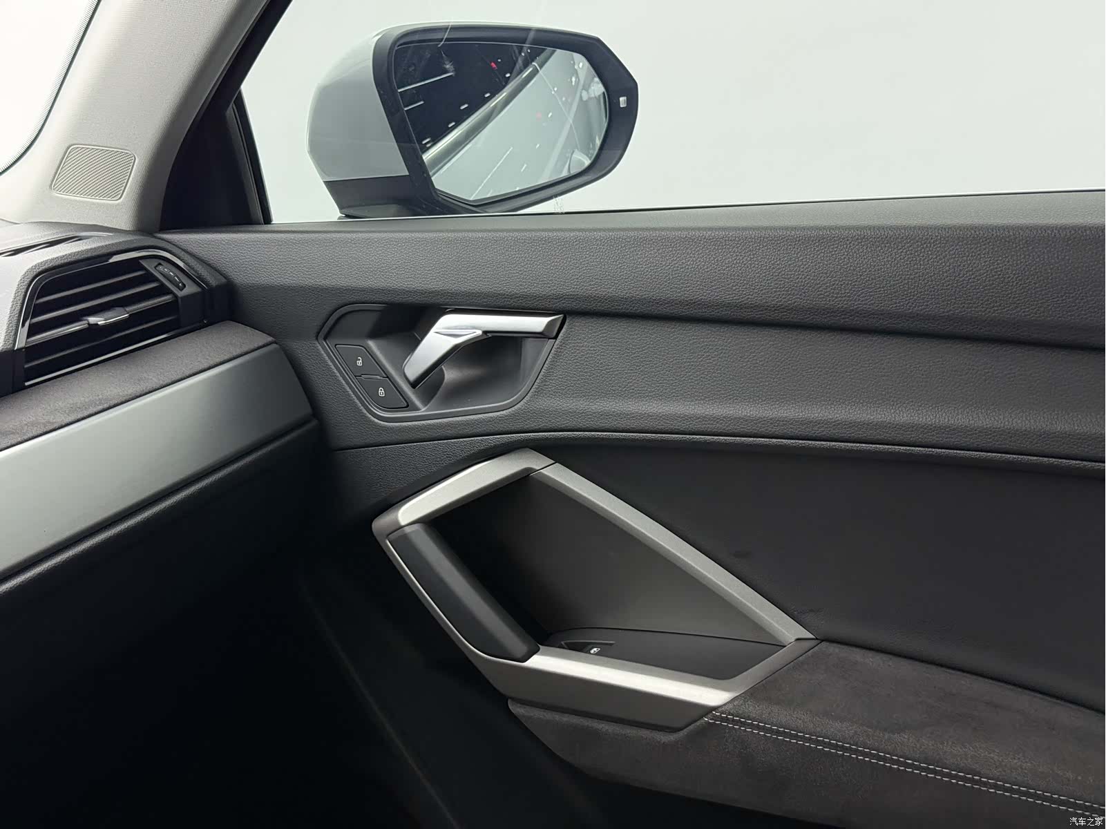 Audi Q3, 2023 10