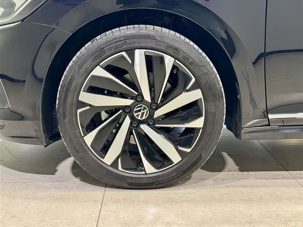 Volkswagen Passat, 2025 10