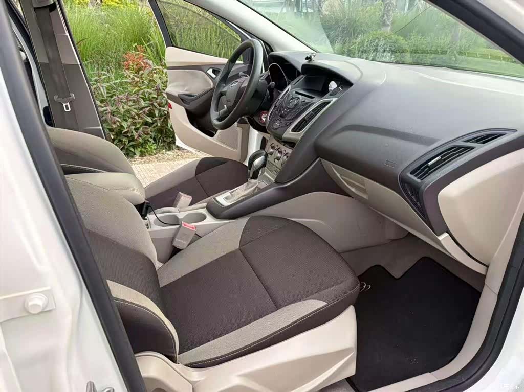 Ford Focus, 2014 9