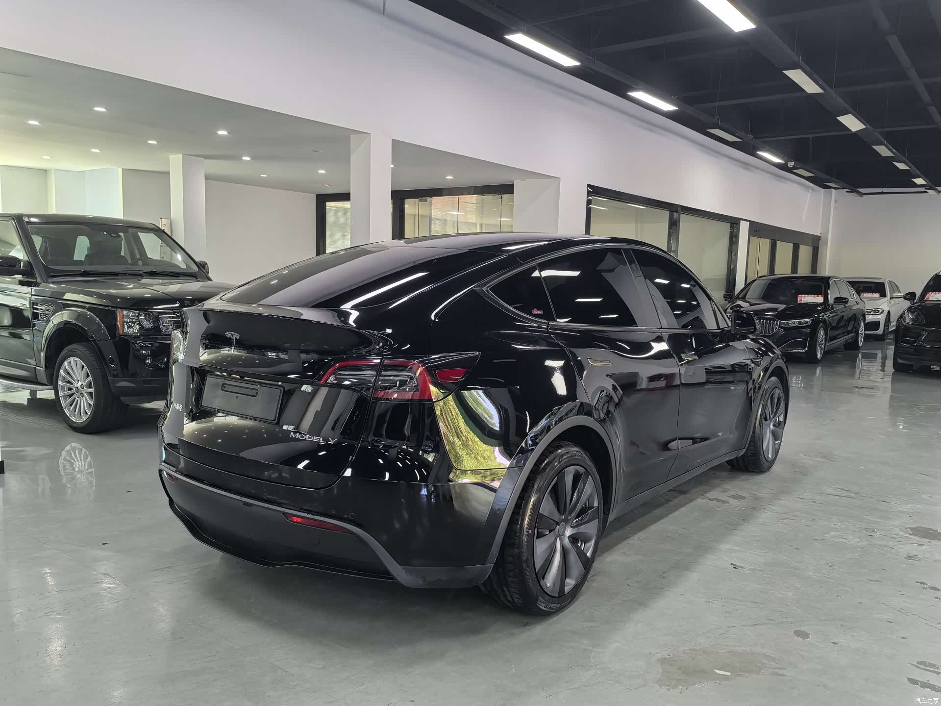 Tesla Model Y, 2022 все фото