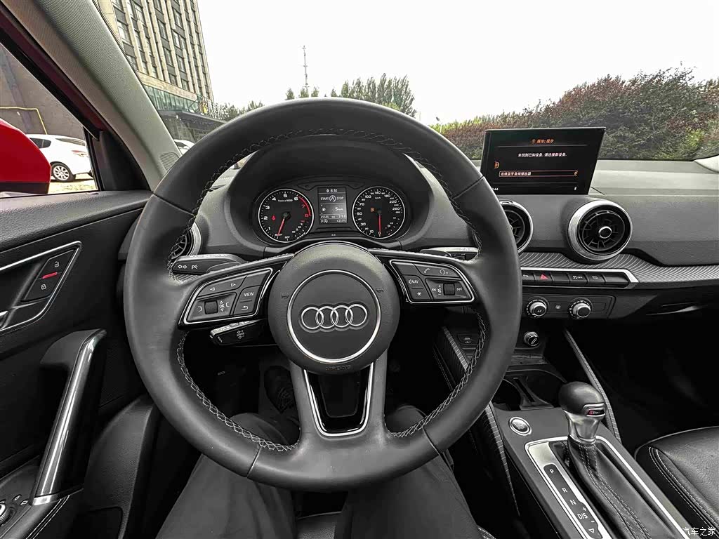 Audi Q2L, 2023 10