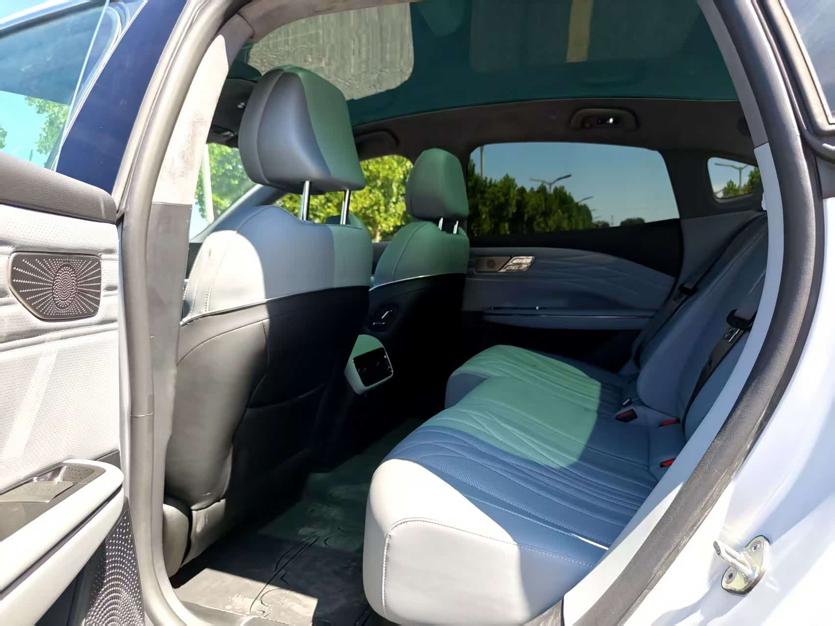 Geely E8, 2026 все фото