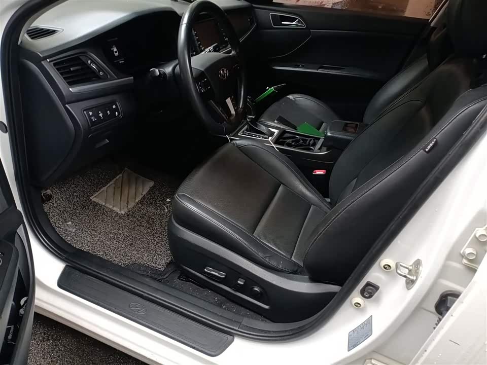 Hyundai Name picture