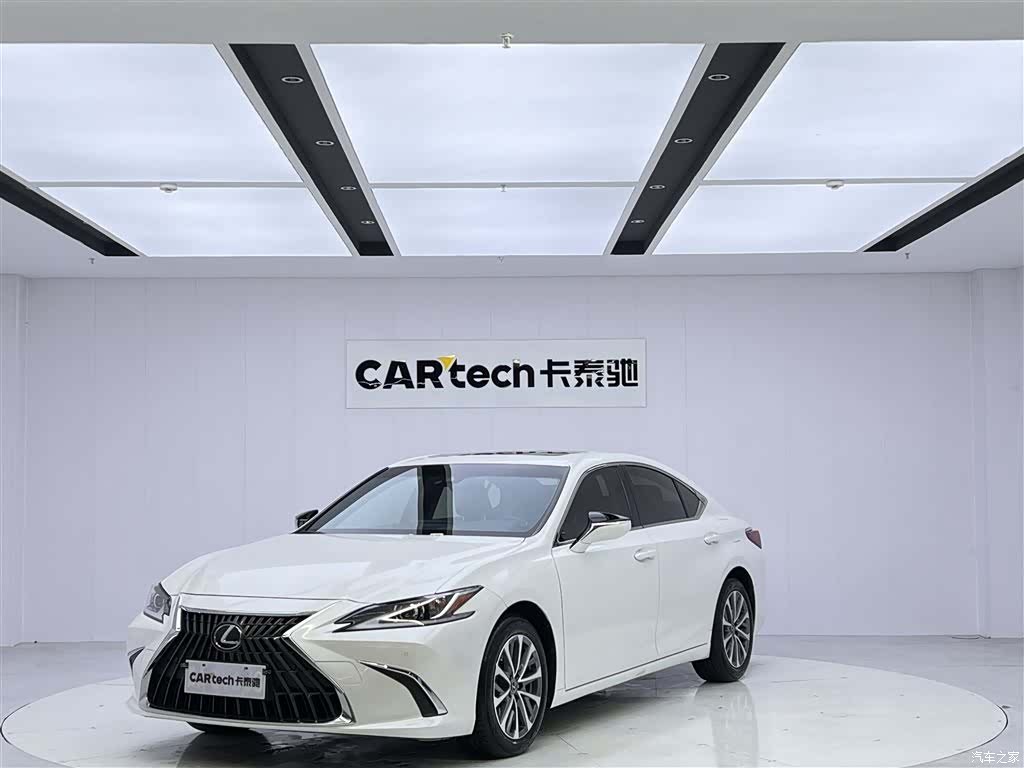 Lexus ES, 2024 1