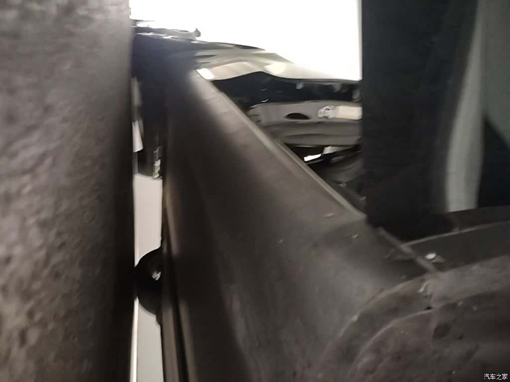 Tesla Model Y, 2023 21