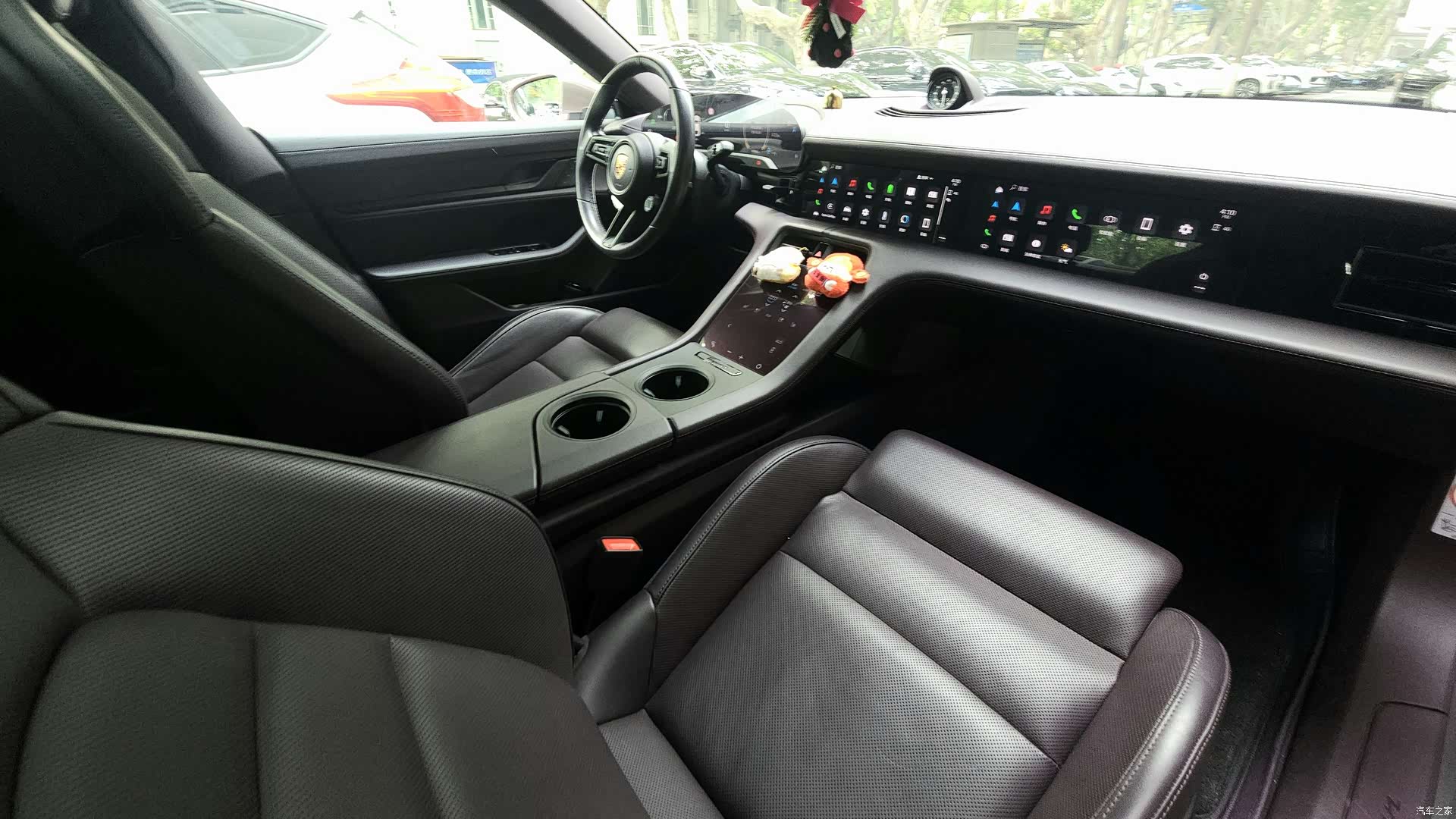 Porsche Taycan, 2023 7