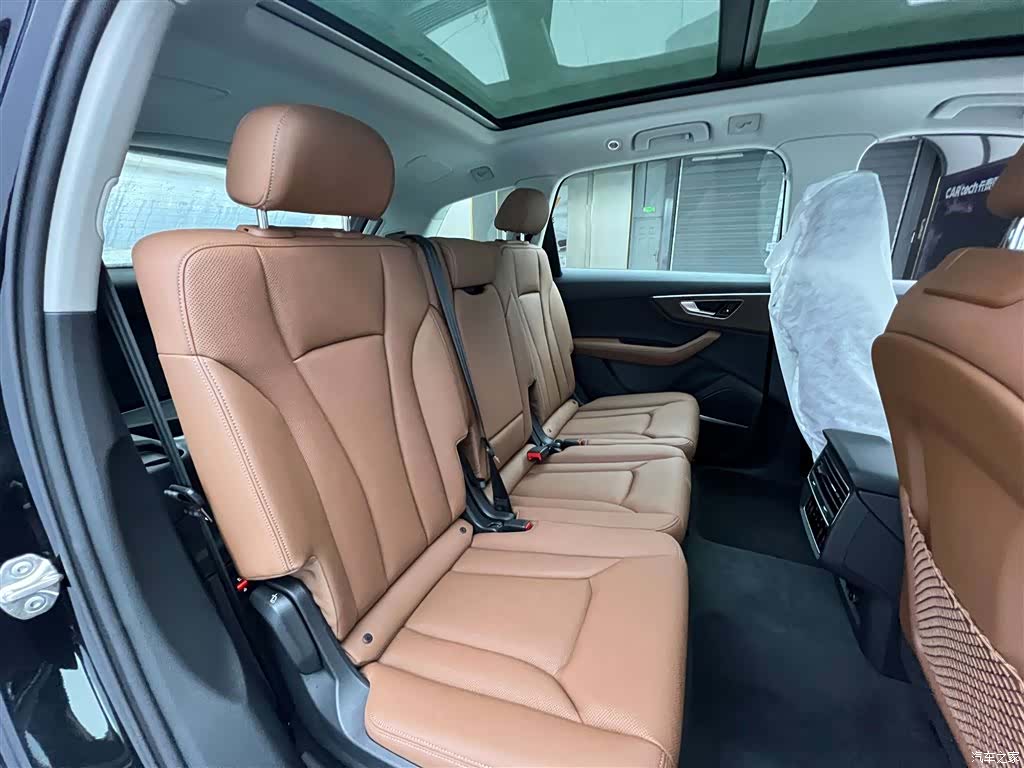 Audi Q7, 2025 14