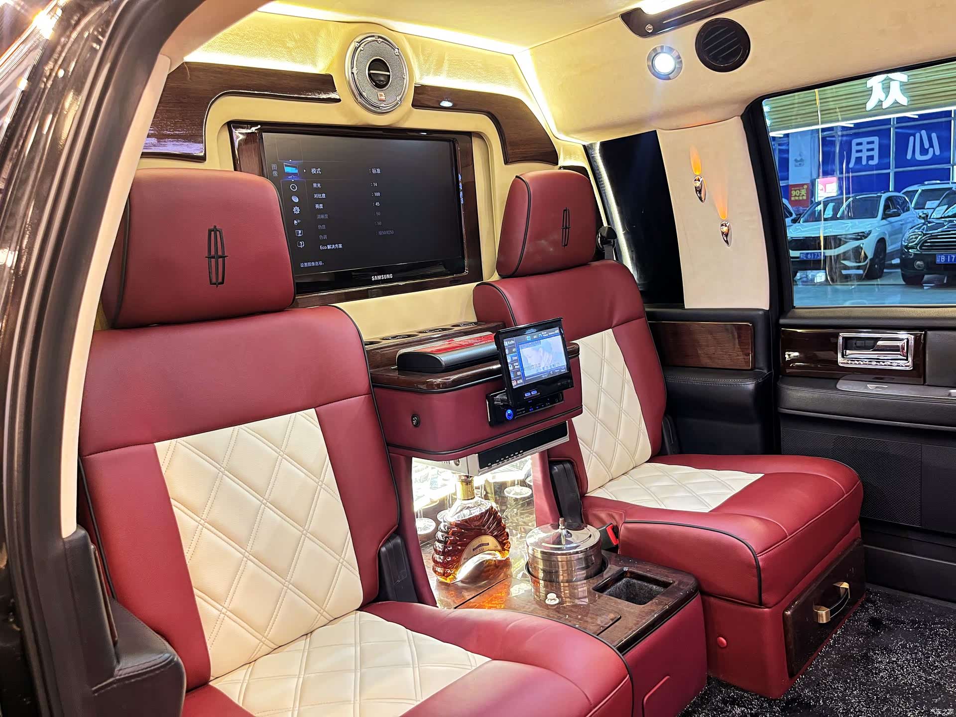 Lincoln Navigator, 2011 18