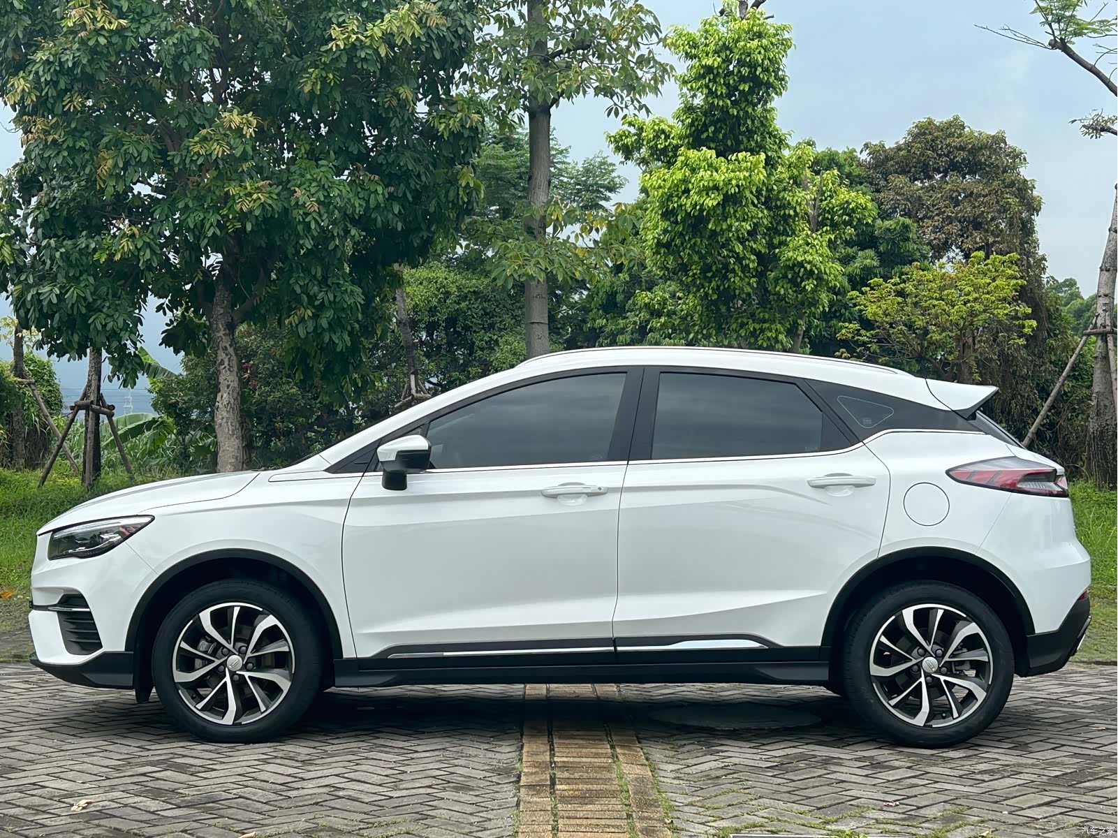 Geely Emgrand, 2022 22