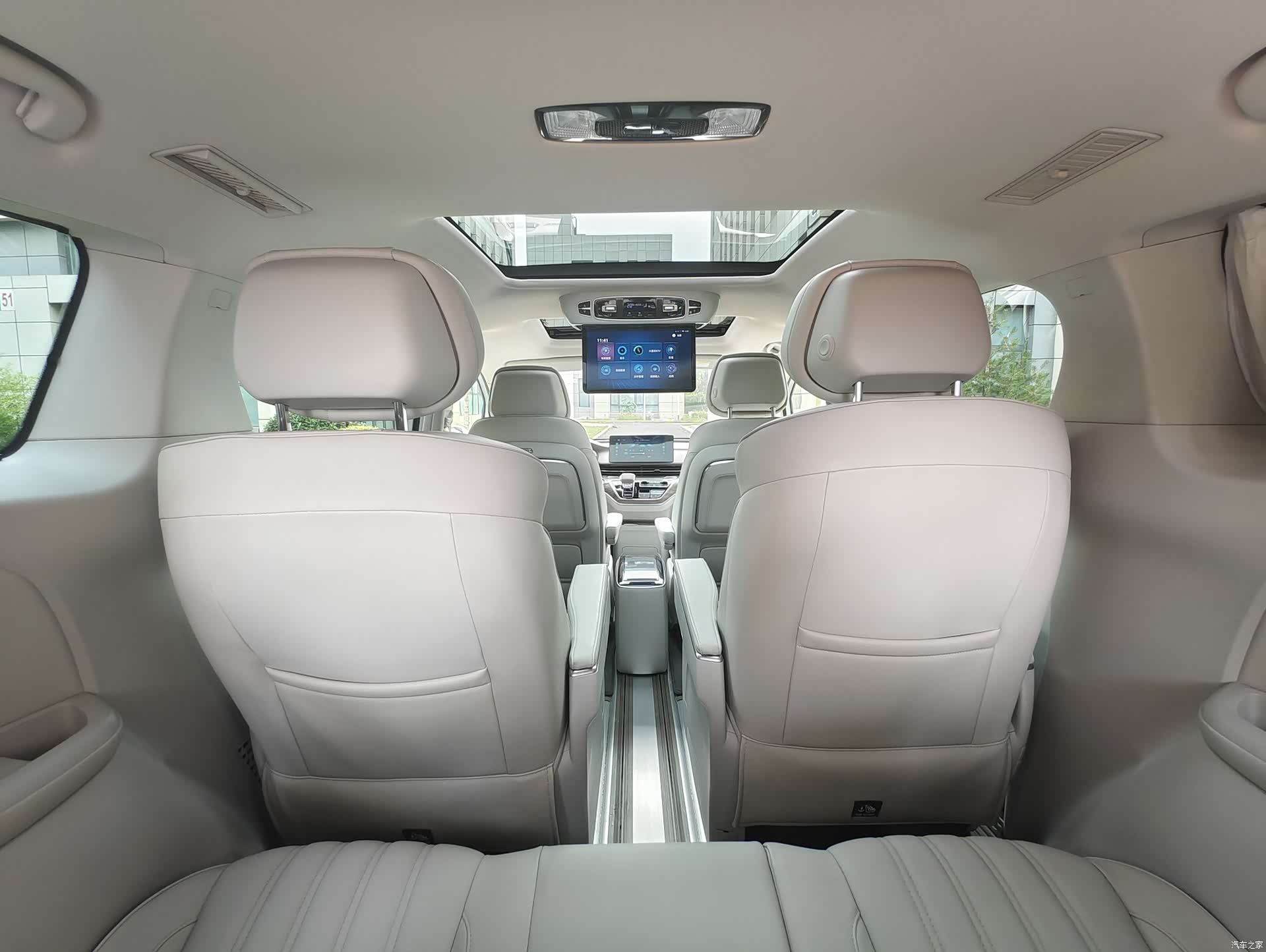 Roewe iMAX8, 2023 26