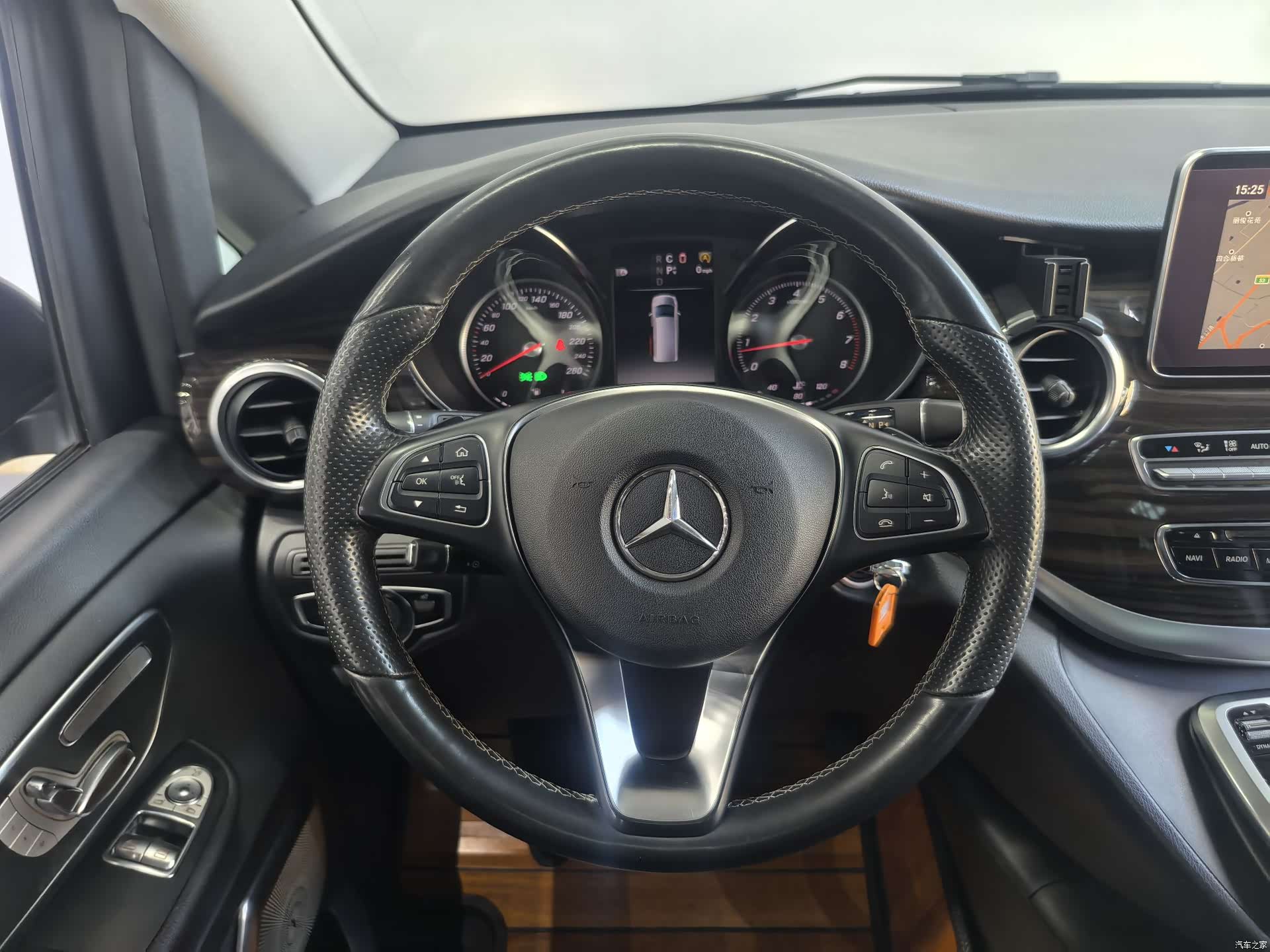 Mercedes-Benz V-Class, 2020 7