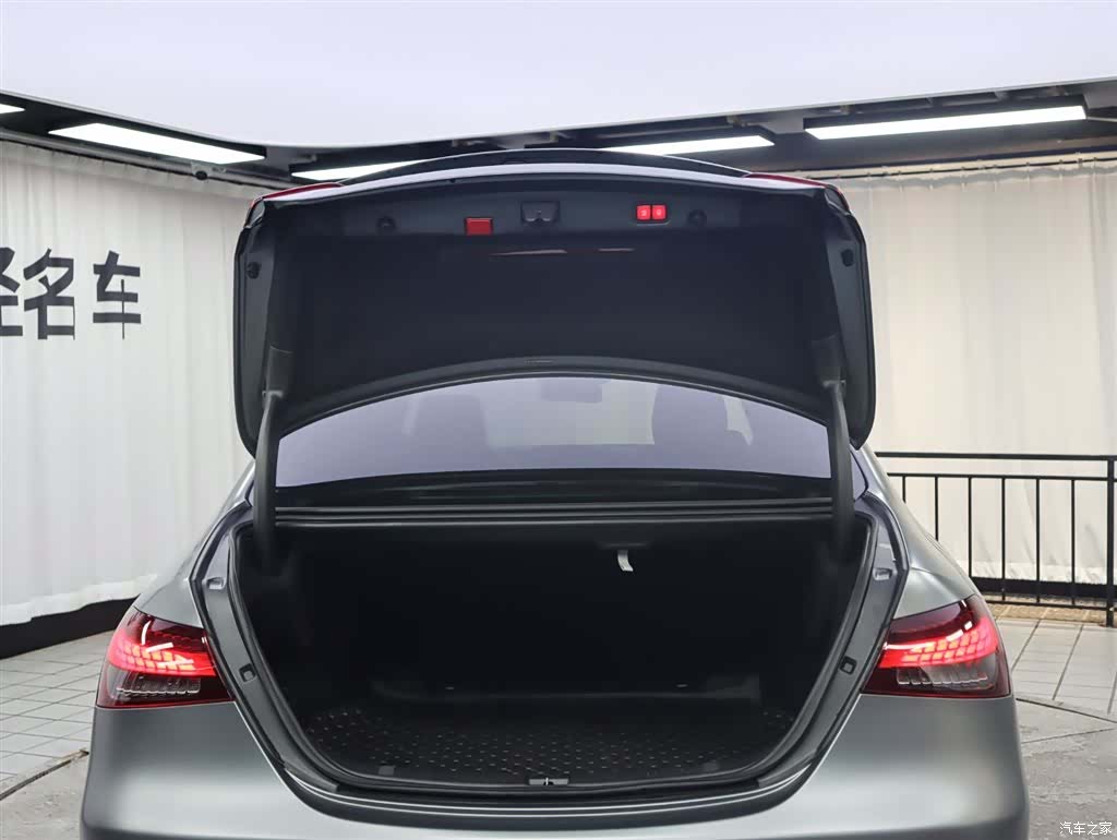 Mercedes-Benz E-Class, 2023 32