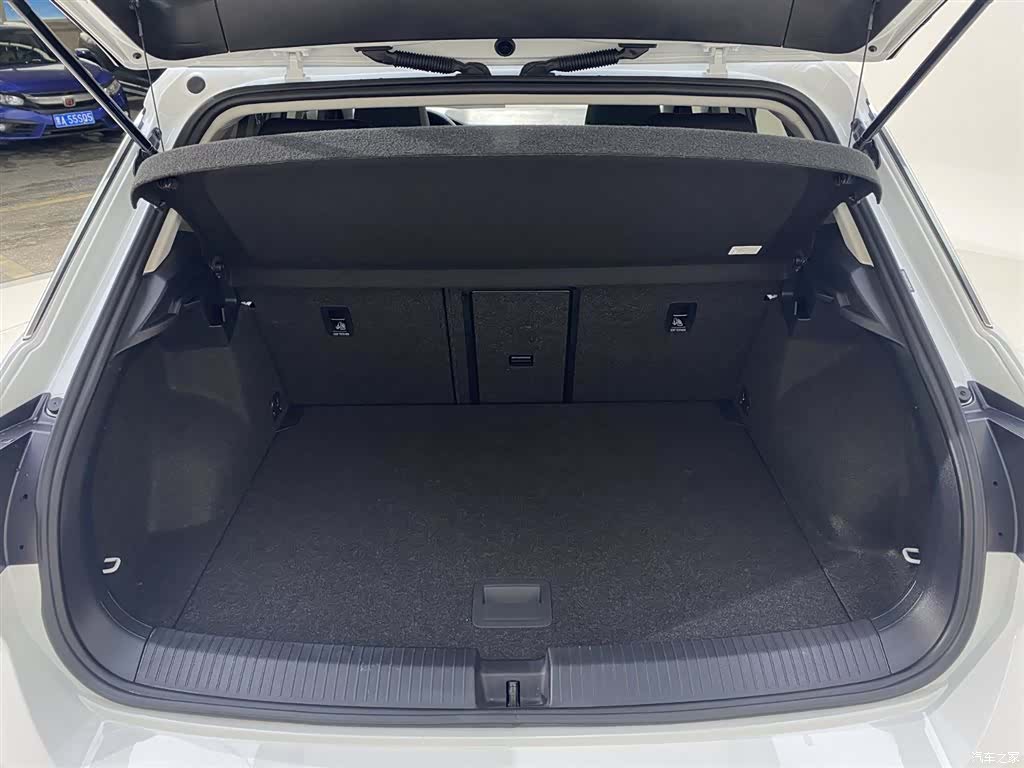 Volkswagen T-ROC, 2023 12