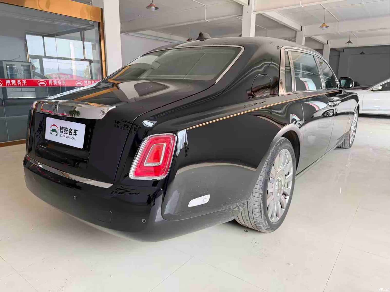 Rolls-Royce Phantom, 2023 6