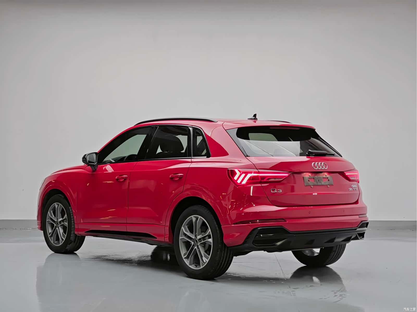 Audi Q3, 2023 4