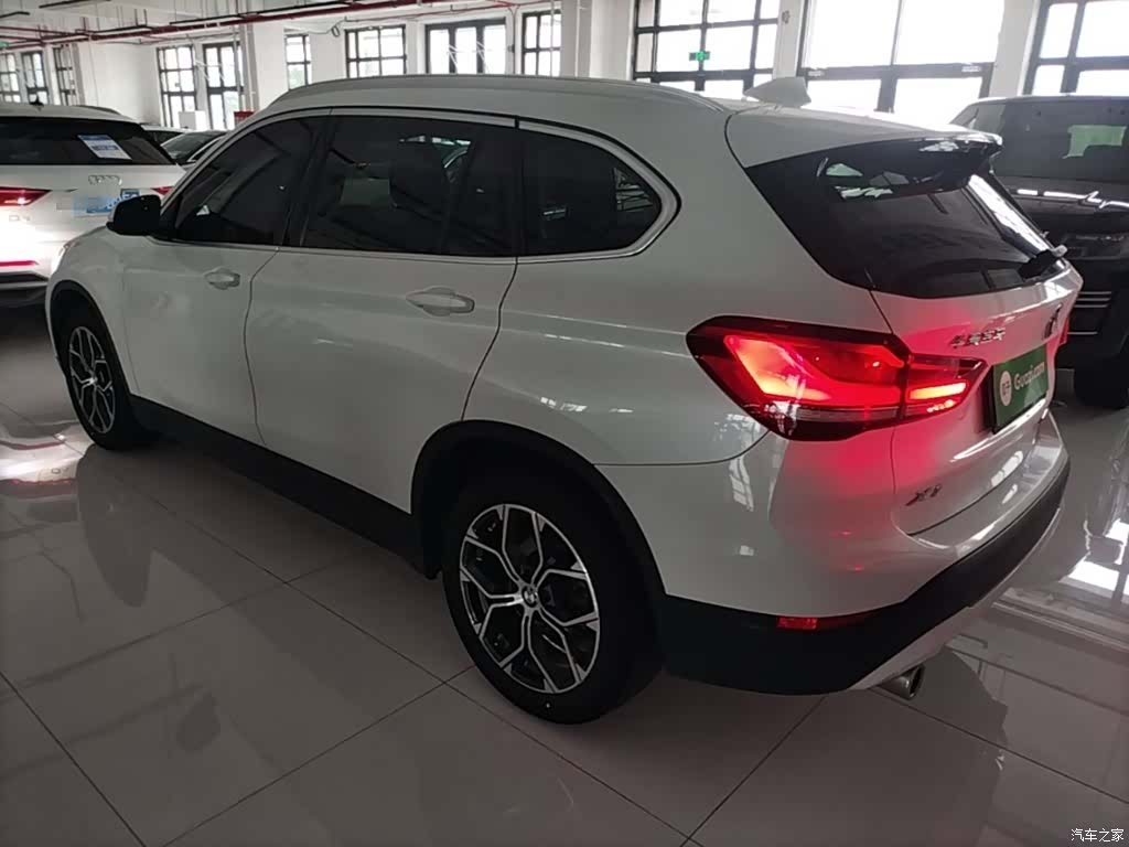 BMW X1, 2022 все фото