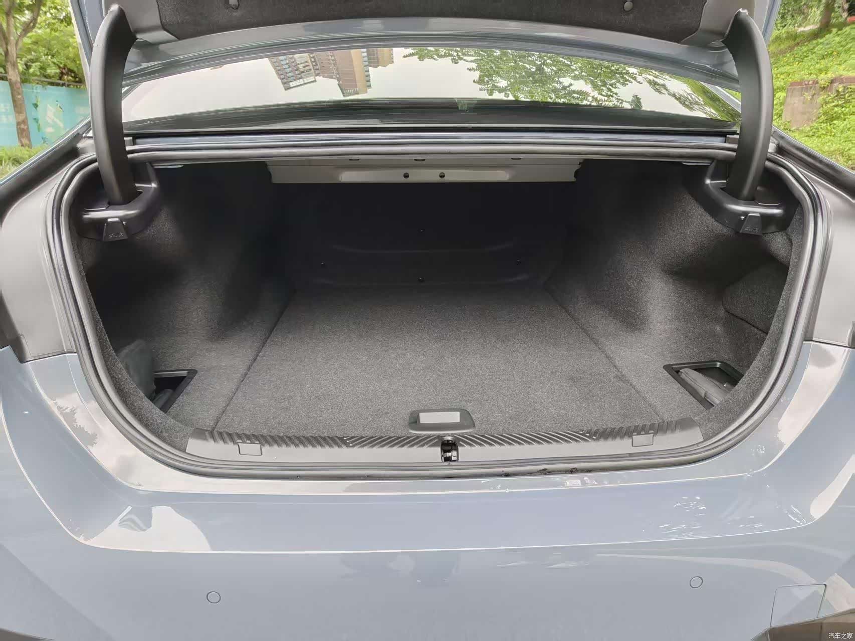 BMW i5, 2024 14
