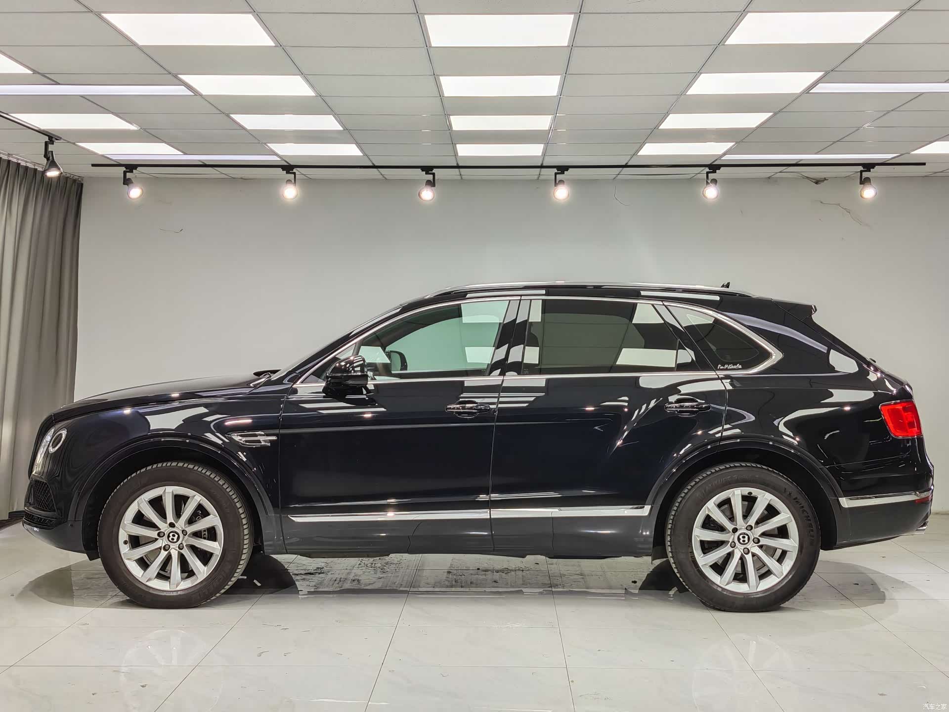 Bentley Bentayga, 2018 3
