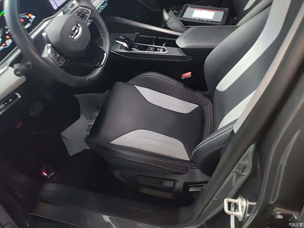 Geely Binray, 2023 15