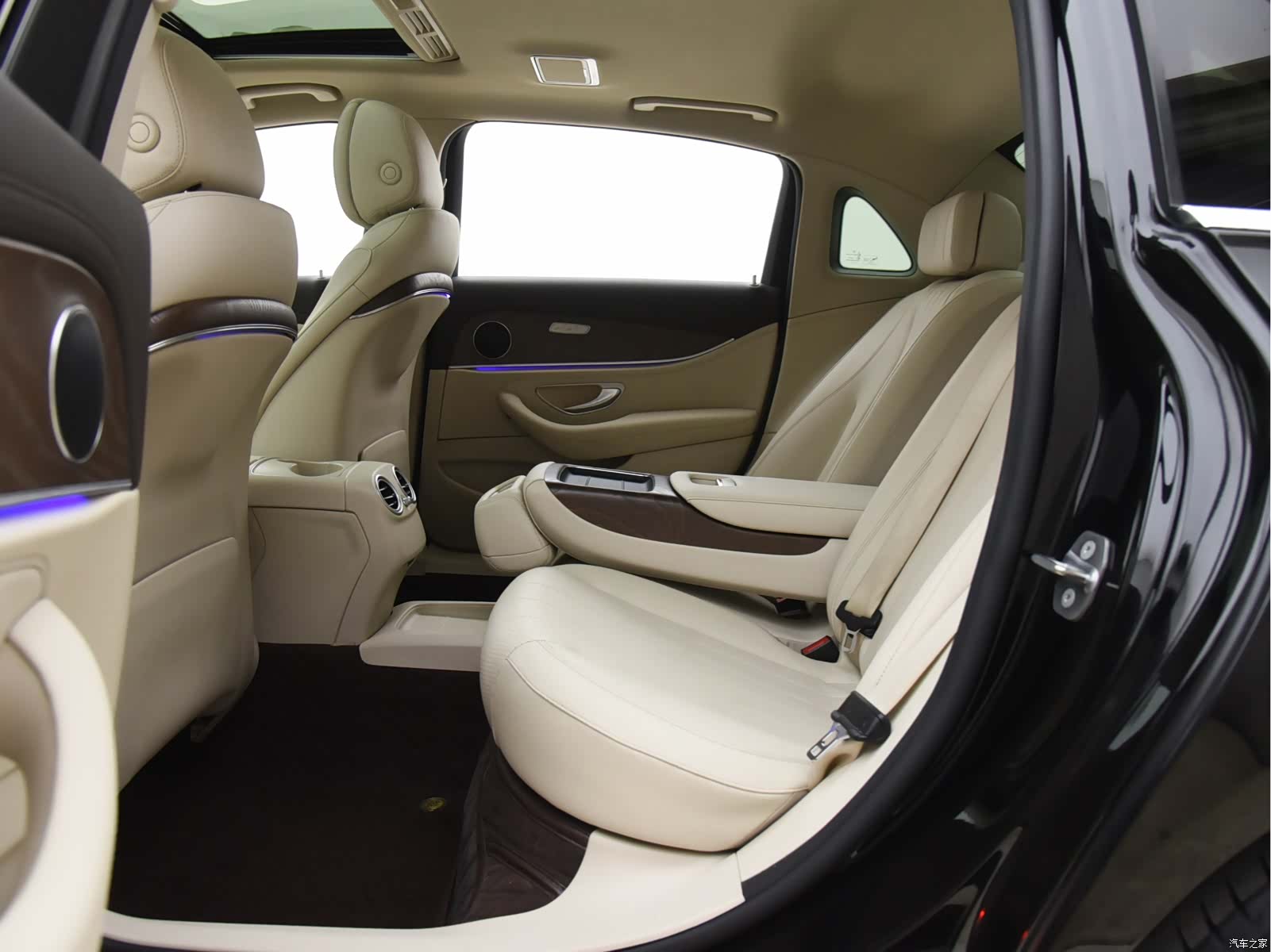 Mercedes-Benz E-Class, 2019 9