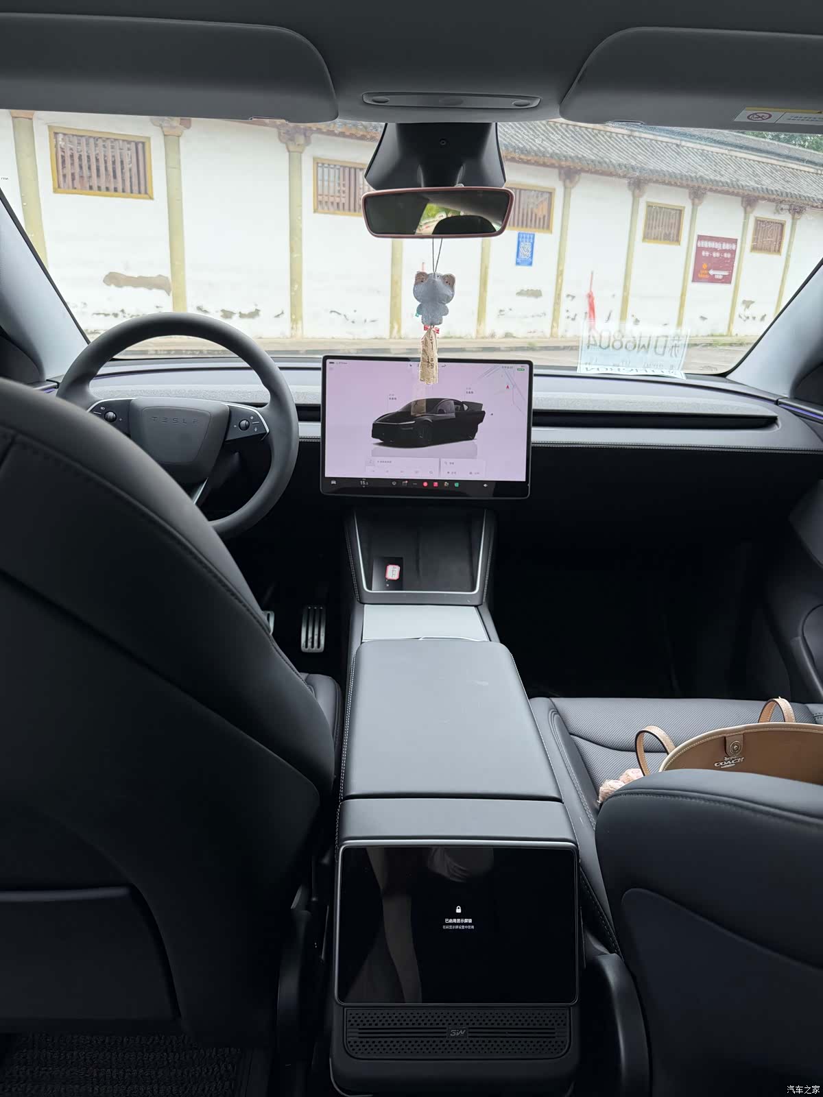 Tesla Model Y, 2026 10