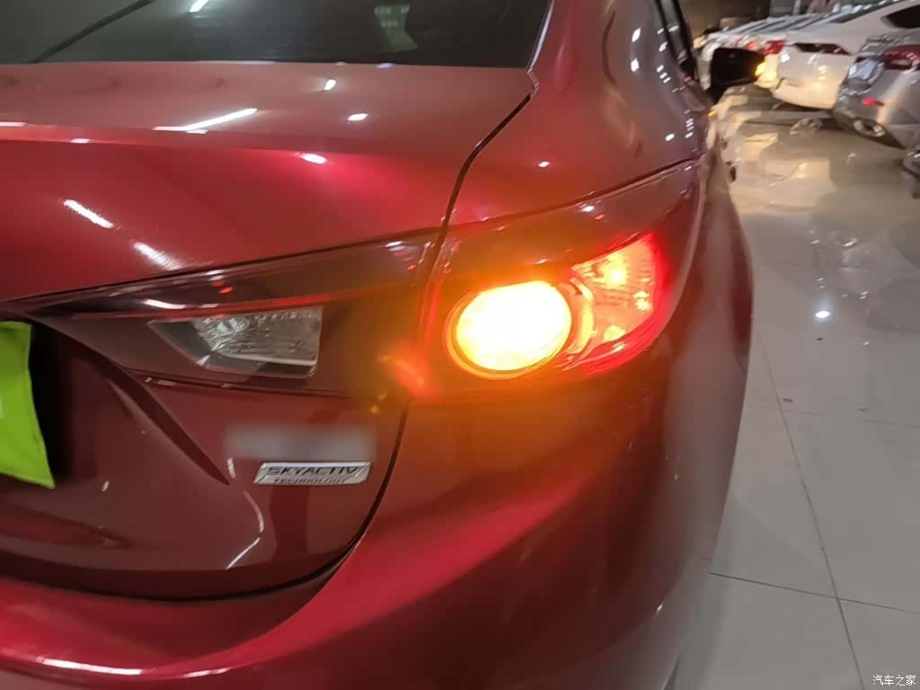 Mazda Mazda3, 2015 8