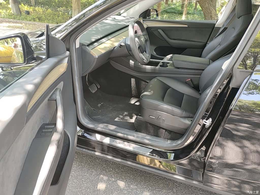 Tesla Model Y, 2022 16