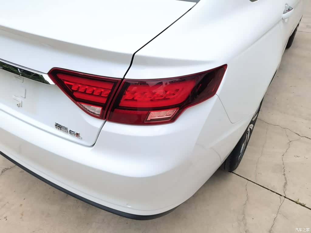 Geely Emgrand, 2021 8