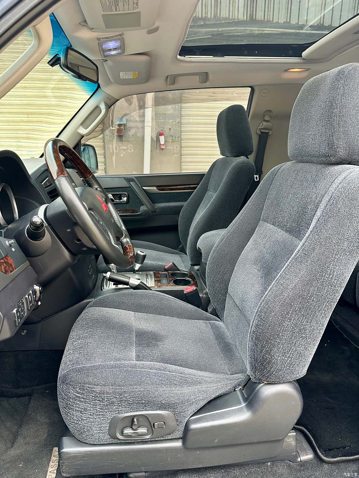 Mitsubishi Pajero, 2009 8