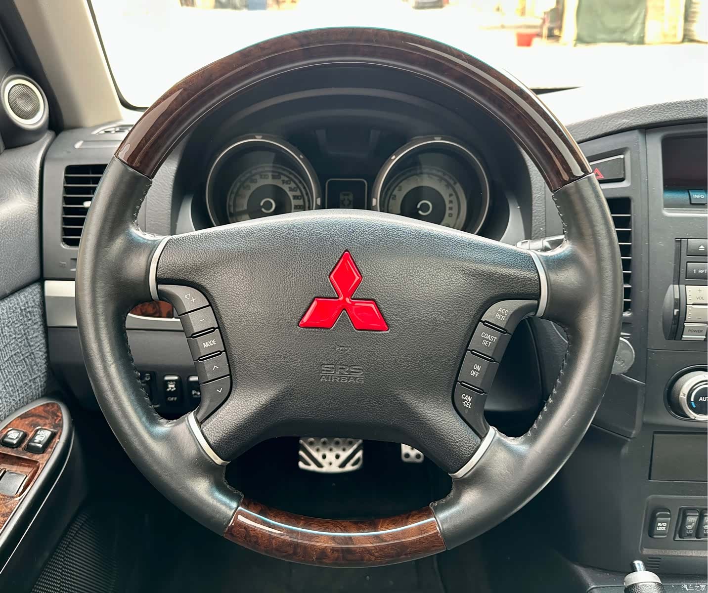 Mitsubishi Pajero, 2009 13