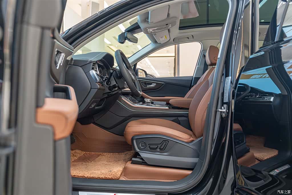 Audi Q7, 2025 4