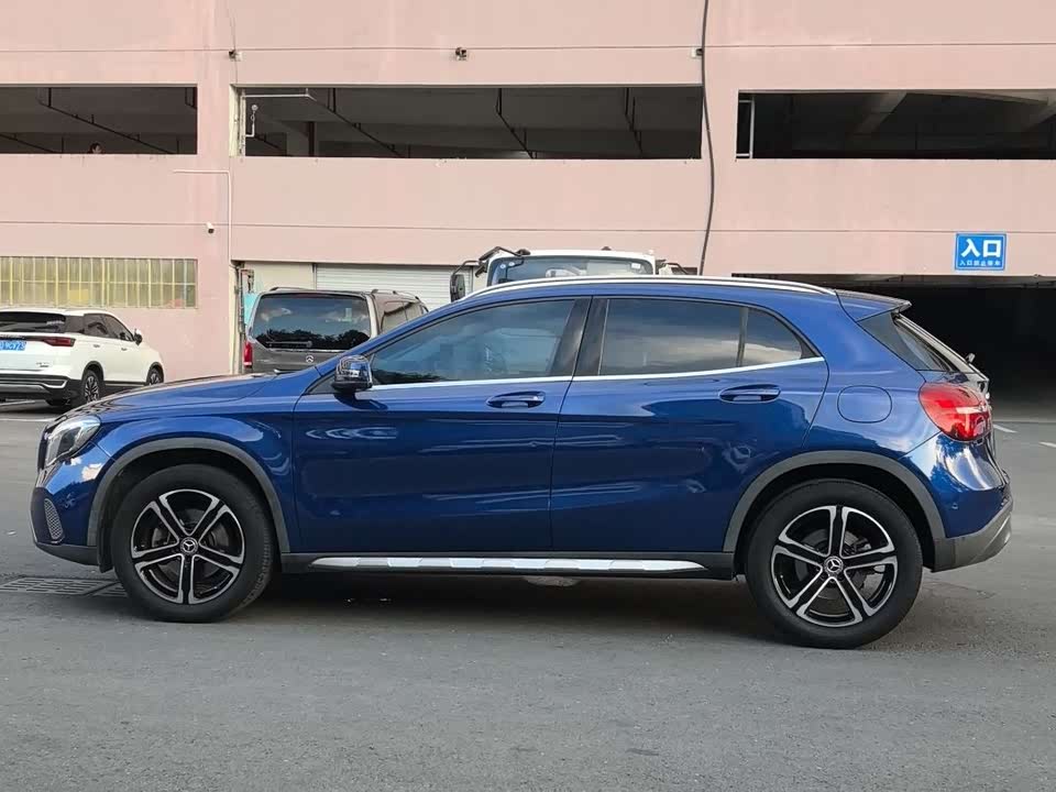 Mercedes-Benz GLA Mercedes-Benz GLA