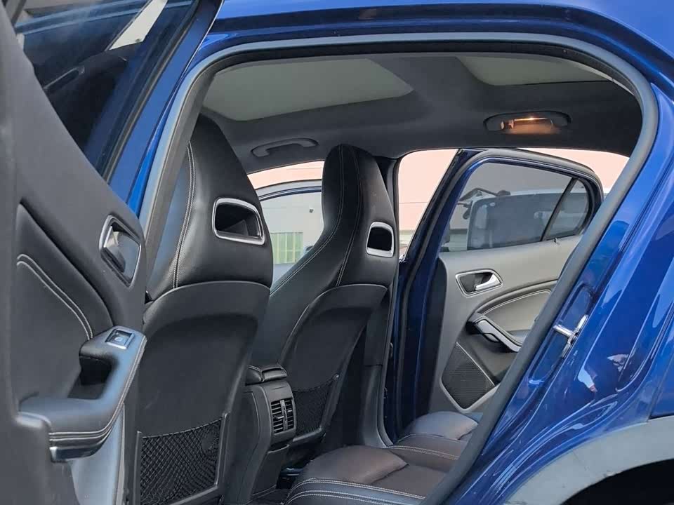 Mercedes-Benz GLA Mercedes-Benz GLA