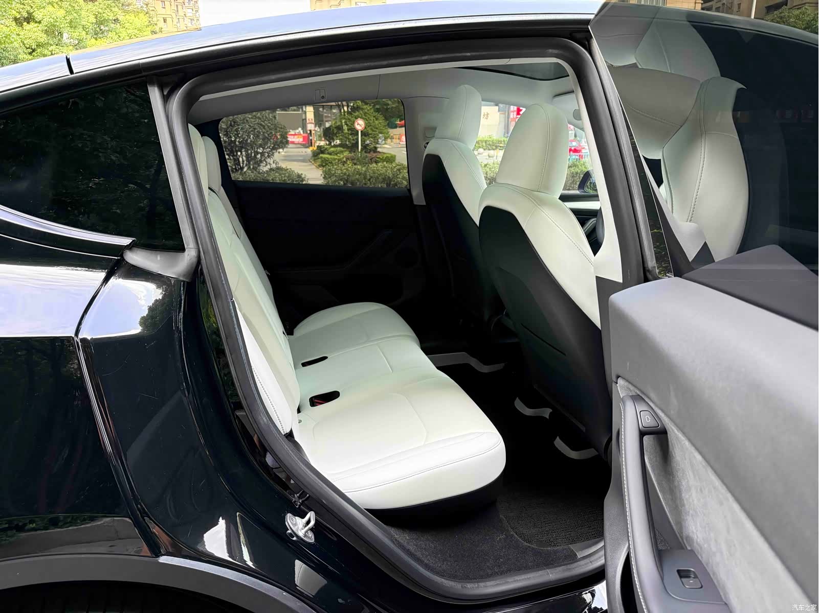 Tesla Model Y, 2023 12